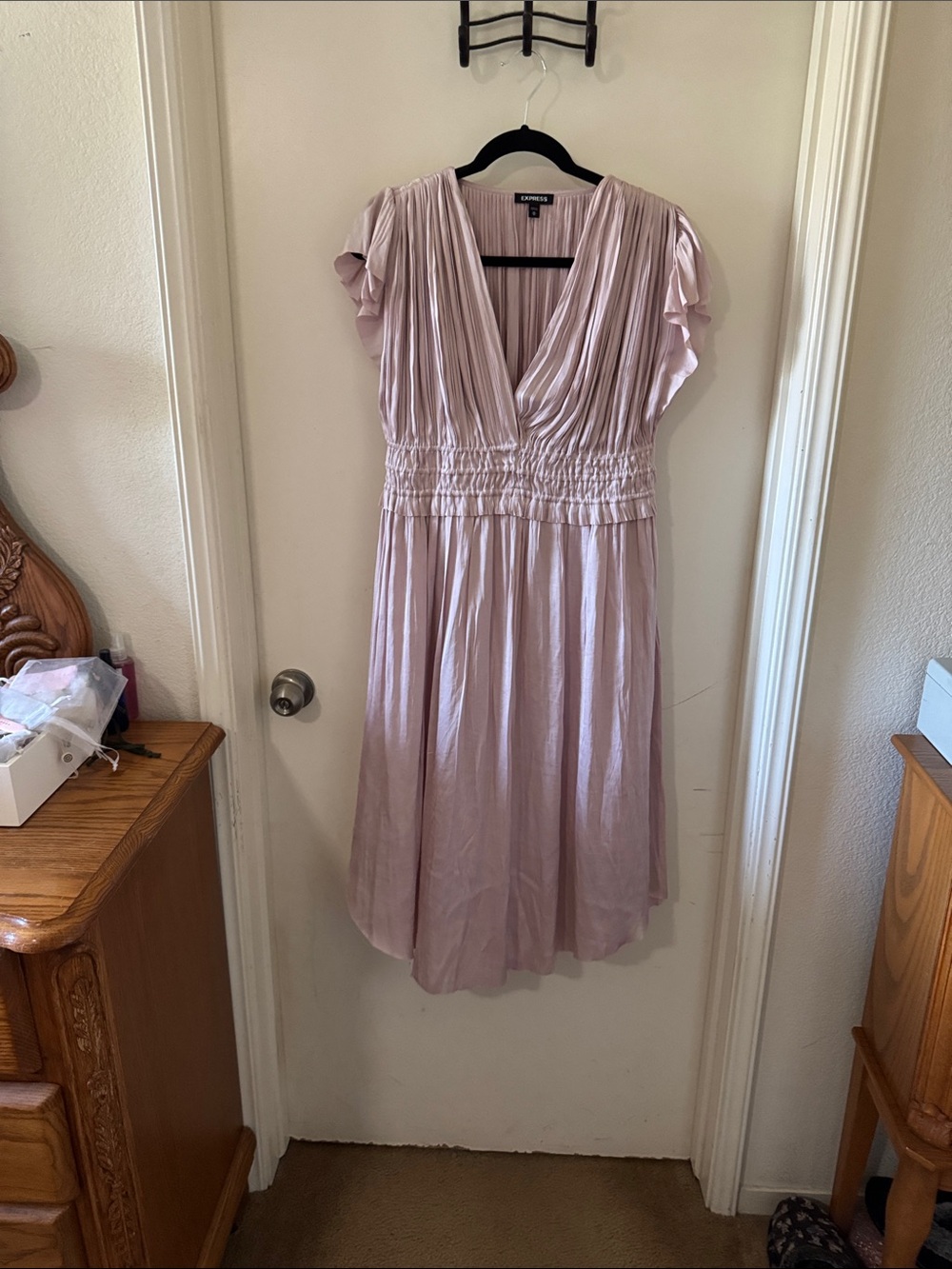Express Dusty Rose V-Neck Midi Dress